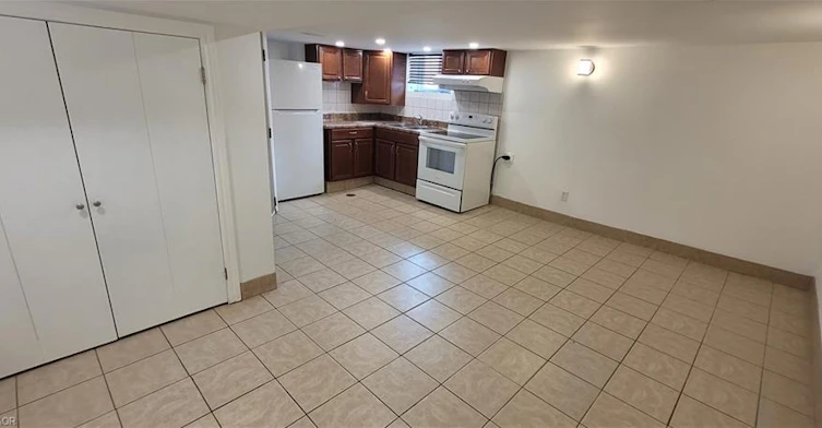Lower Level-98 Limeridge Road E, Hamilton, ON, L9A 2S3 - 4