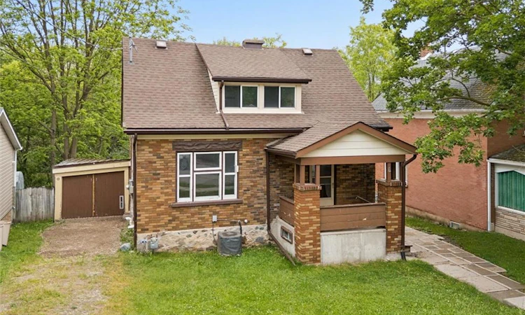 6 Riverside Drive W