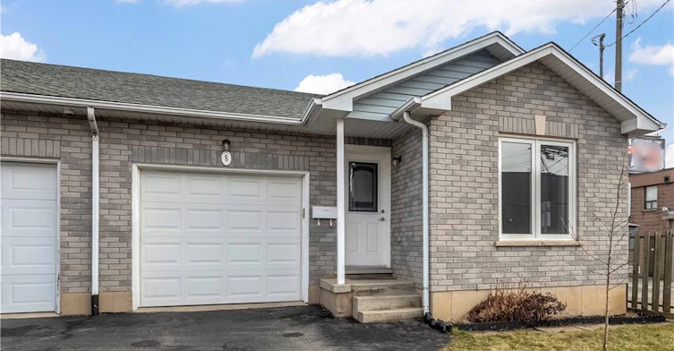 8 Brantdale Avenue, Hamilton, ON, L9C 1B7