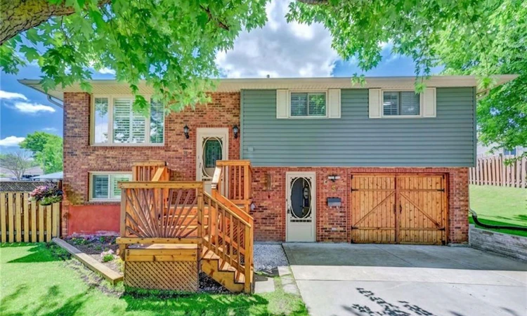3 Parkland Crescent