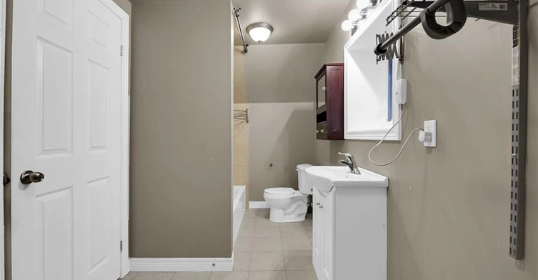 31 Gibson Avenue, Hamilton, ON, L8L 6J4 - 29