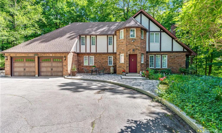 110 Grand Ridge Drive