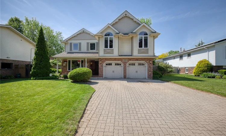 8 Cheval Drive