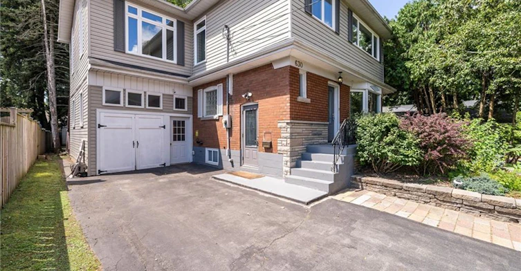 Upper-630 Drury Lane, Burlington, ON, L7R 2X6