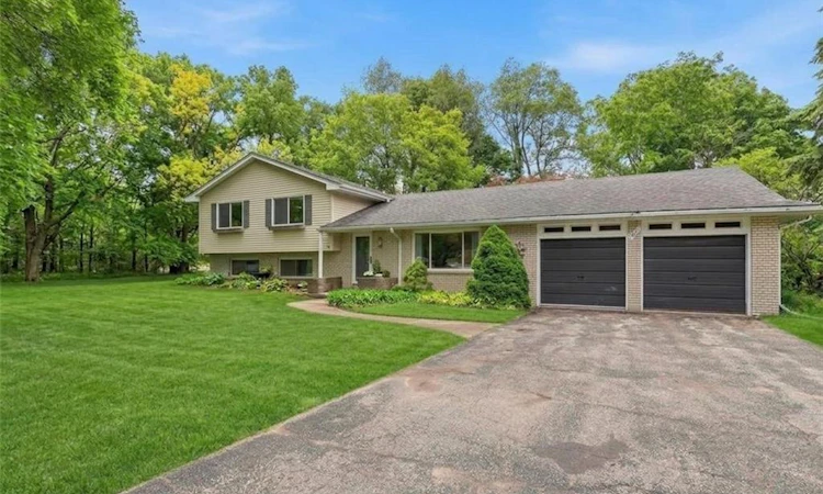 627 Westmount Road W