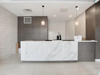 1201-550 North Service Road - 4