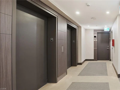 1201-550 North Service Road - 5