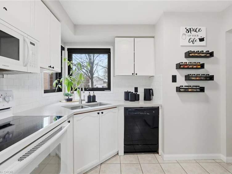 6 Woodcroft Crescent, Hamilton, ON, L8B 0H1 - 5