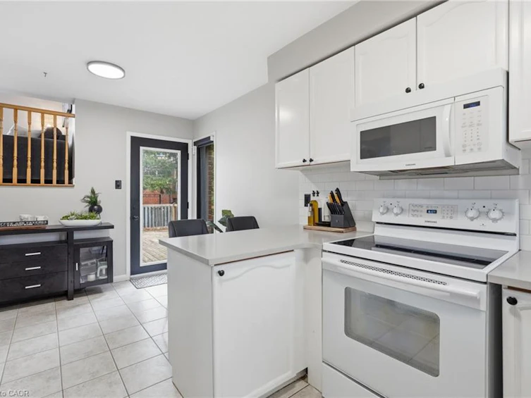 6 Woodcroft Crescent, Hamilton, ON, L8B 0H1 - 8