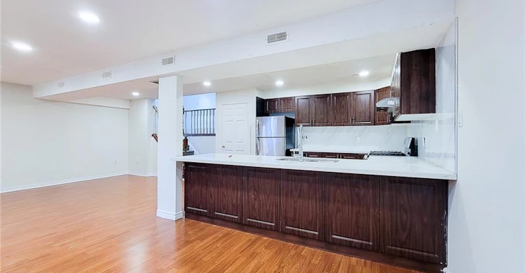LOWER-10 Lancer Court, Hamilton, ON, L9B 2B2 - 11