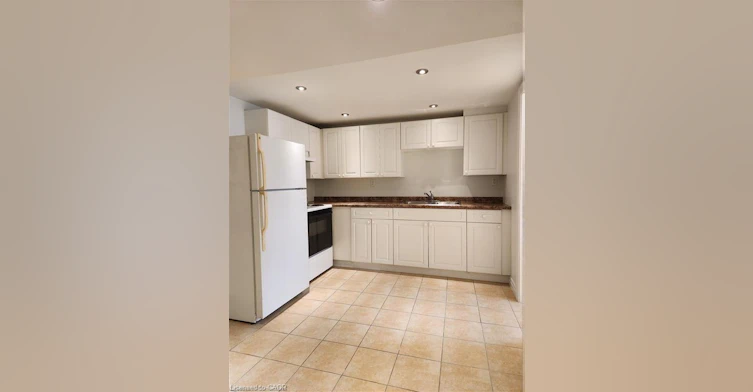 Lower-26 Stewart Avenue, Thorold, ON, L2V 2W7 - 2