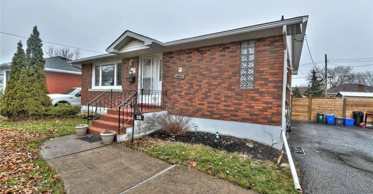 Lower-26 Stewart Avenue, Thorold, ON, L2V 2W7