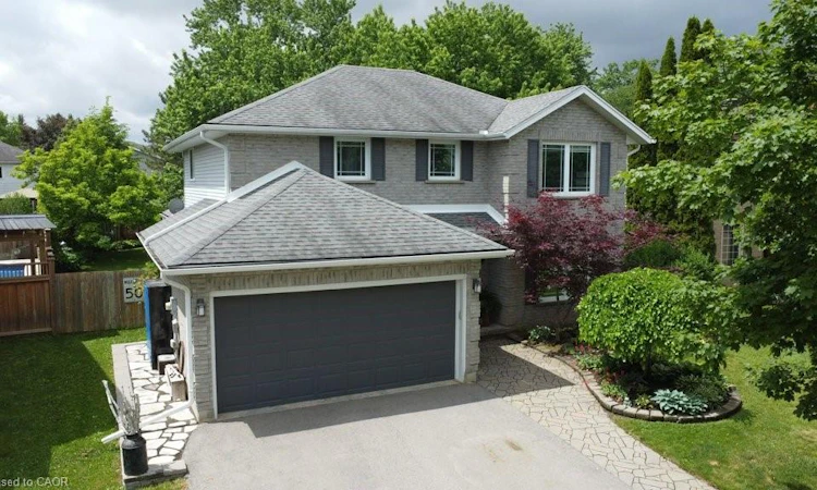 57 Robertson Crescent