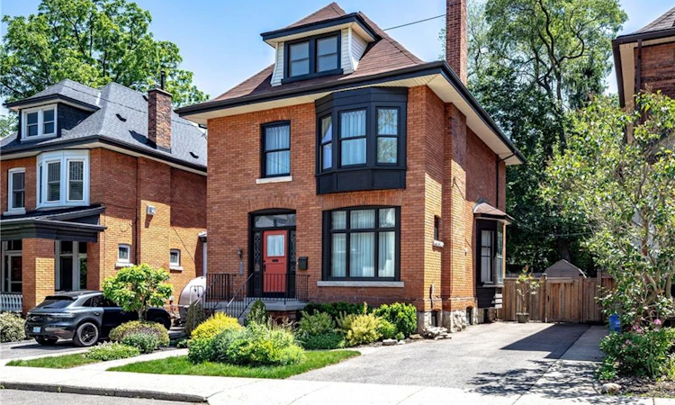 31 Spruceside Avenue