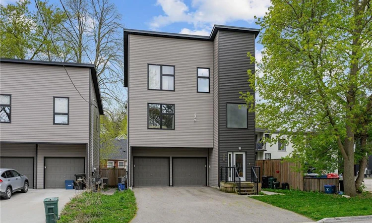 519 Duke Street W