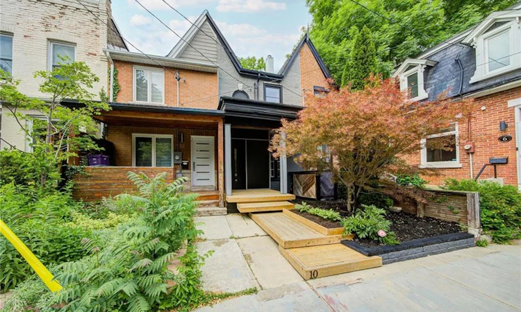 10 Saunders Avenue
