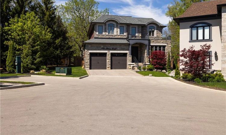 125 Paliser Court