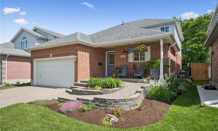 491 Sandbanks Crescent