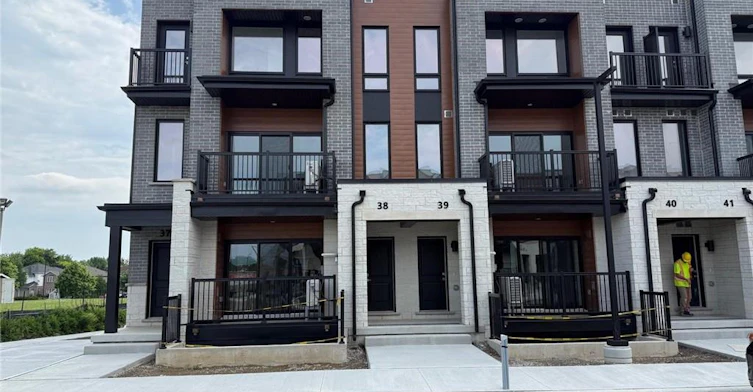 B038-525 Erinbrook Drive, Kitchener, ON, N2E 0L4