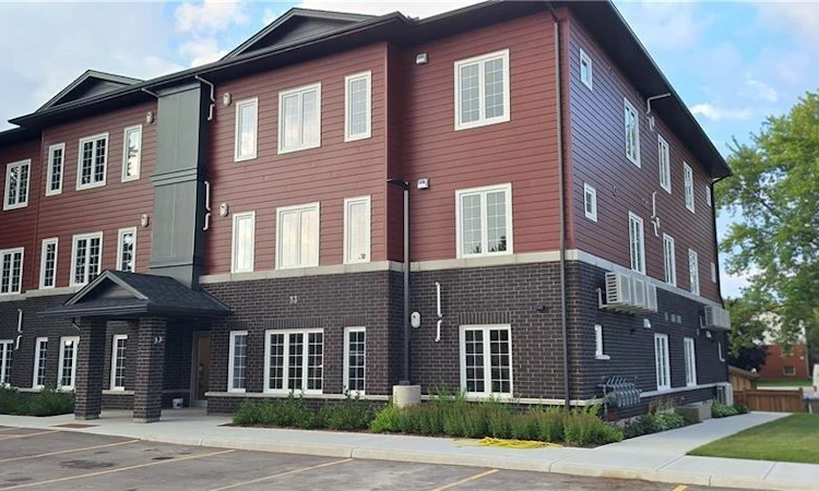 2-33 Murray Court
