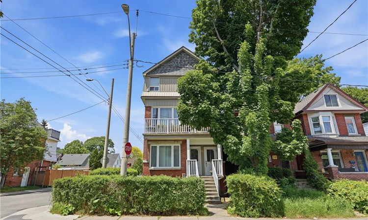 52 Cedar Avenue