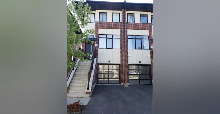 15 Mulhollard Lane, Hamilton, ON, L9G 3K9
