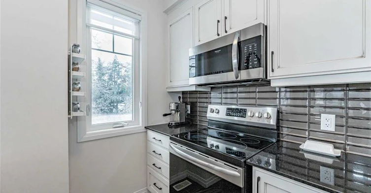 10 Showers Lane, Hamilton, ON, L9G 0H2 - 8