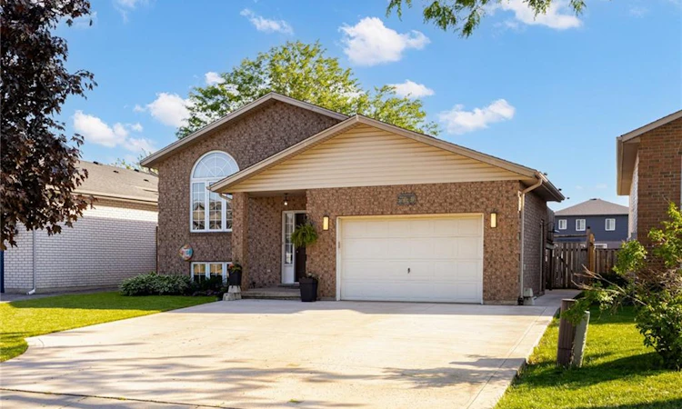 7880 Ascot Circle
