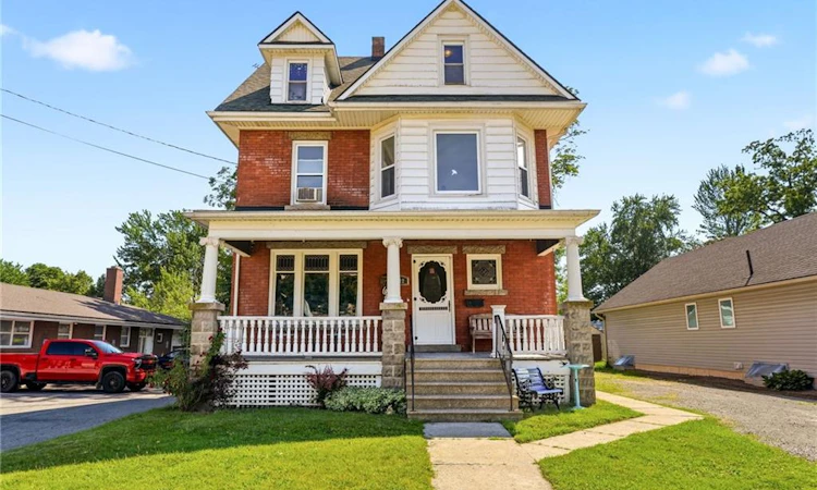 422 Lock Street W