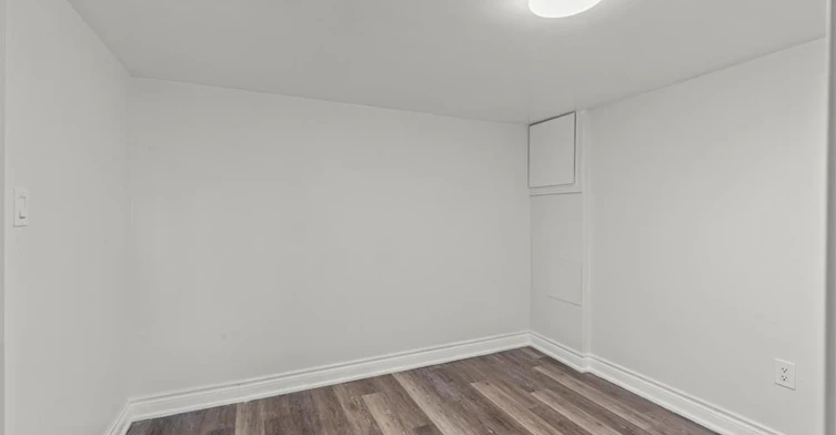 Lower-14 Westmount Avenue, Thorold, ON, L2V 2W1 - 12