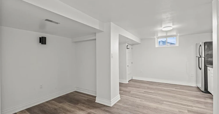 Lower-14 Westmount Avenue, Thorold, ON, L2V 2W1 - 11