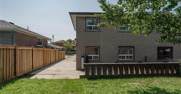 208 Giltspur Drive, Toronto, ON, M3L 1N5 - 22