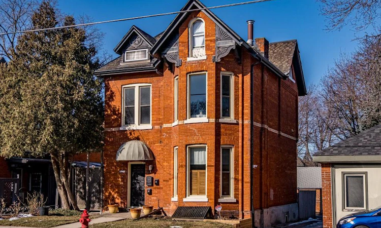 270 Queen Street S