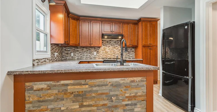 Upper-93 East 31st Street E, Hamilton, ON, L8V 3N9 - 2