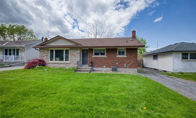 25 Warkdale Drive