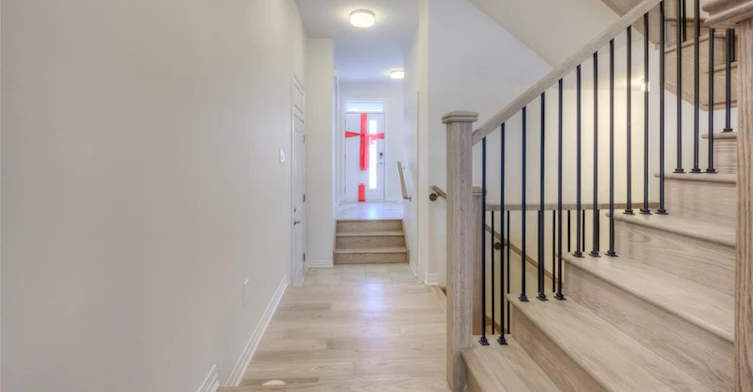 104 Settlers Road E, Oakville, ON, L6H 7W5 - 2