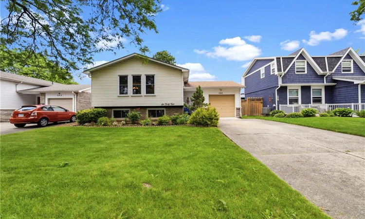 644 Lomond Crescent