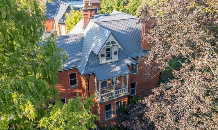 105 Vansittart Avenue