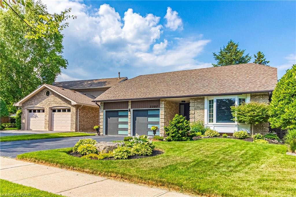 2390 Sinclair Circle, Burlington, ON, L7P 3C3