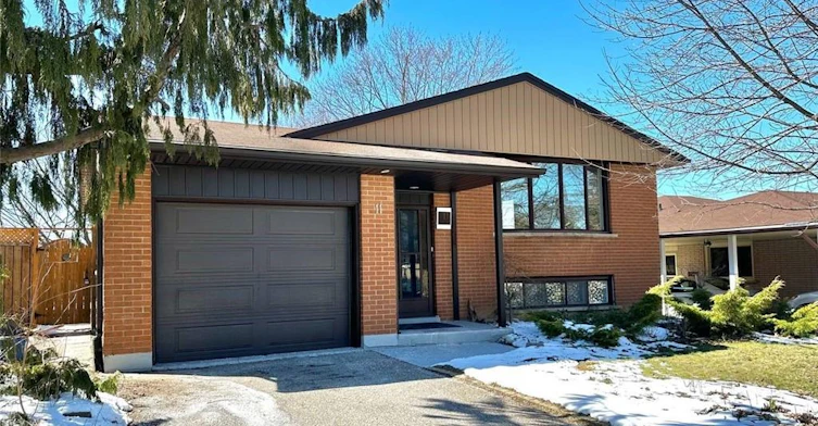 Upper Unit-11 Lombardy Court, Kitchener, ON, N2M 1W8