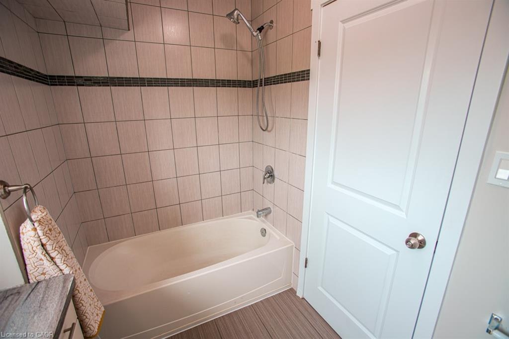 B-489 East Avenue, Kitchener, ON, N2H 0A8 - 35