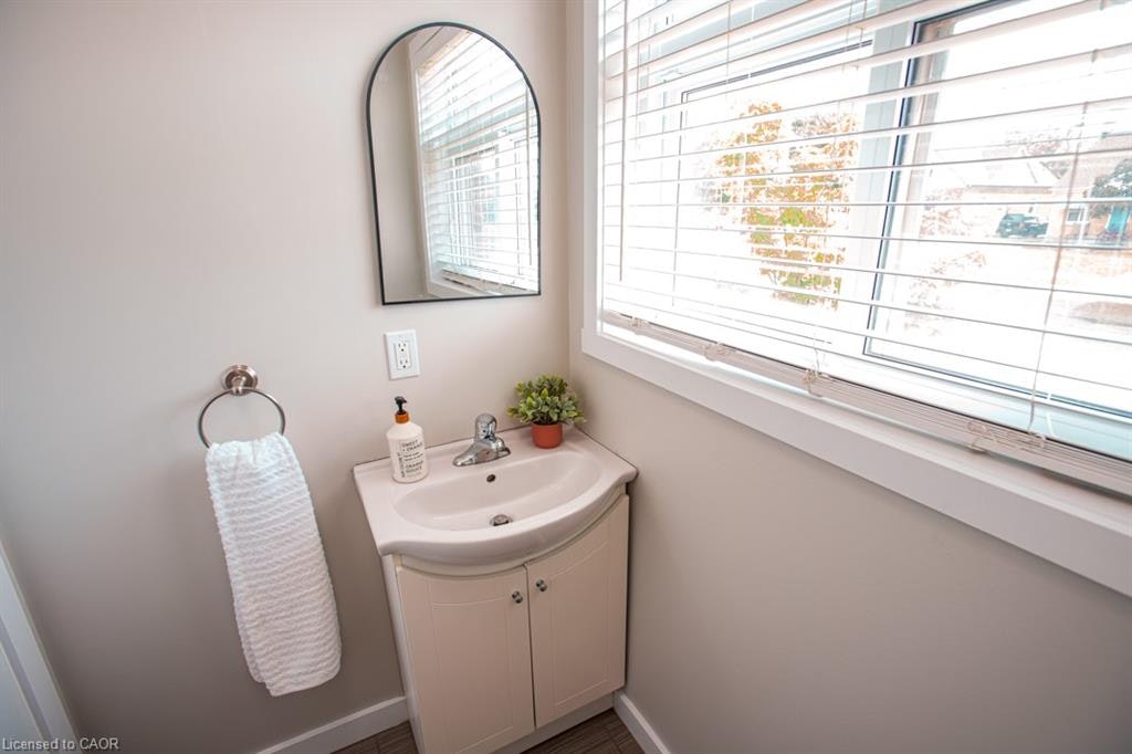 B-489 East Avenue, Kitchener, ON, N2H 0A8 - 24