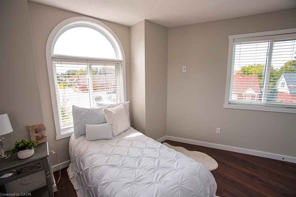 B-489 East Avenue, Kitchener, ON, N2H 0A8 - 32