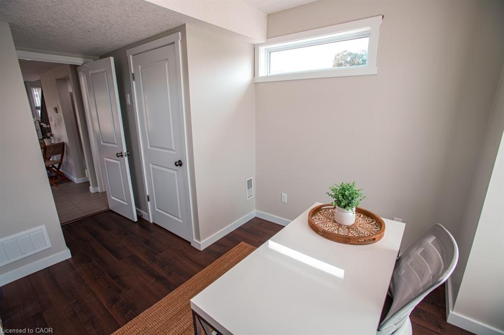B-489 East Avenue, Kitchener, ON, N2H 0A8 - 21