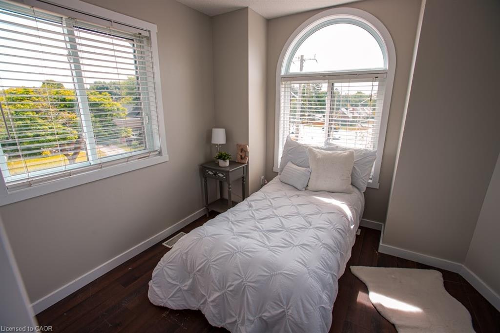 B-489 East Avenue, Kitchener, ON, N2H 0A8 - 31