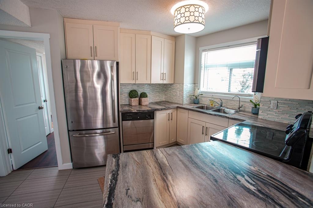 B-489 East Avenue, Kitchener, ON, N2H 0A8 - 11