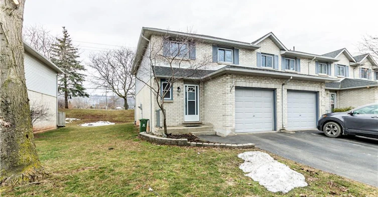 6-2 Royalwood Court, Hamilton, ON, L8E 4Y9