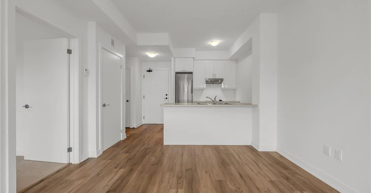 211-600 North Service Road, Hamilton, ON, L8E 0L2 - 3