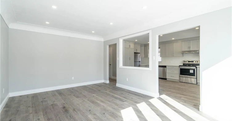 1-196 Upper Paradise Road, Hamilton, ON, L9C 5B9 - 5