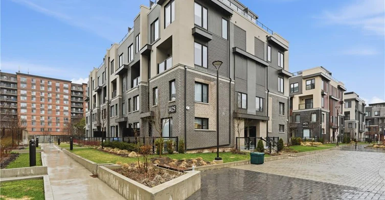 10-3425 Ridgeway Drive, Mississauga, ON, L5L 0B9